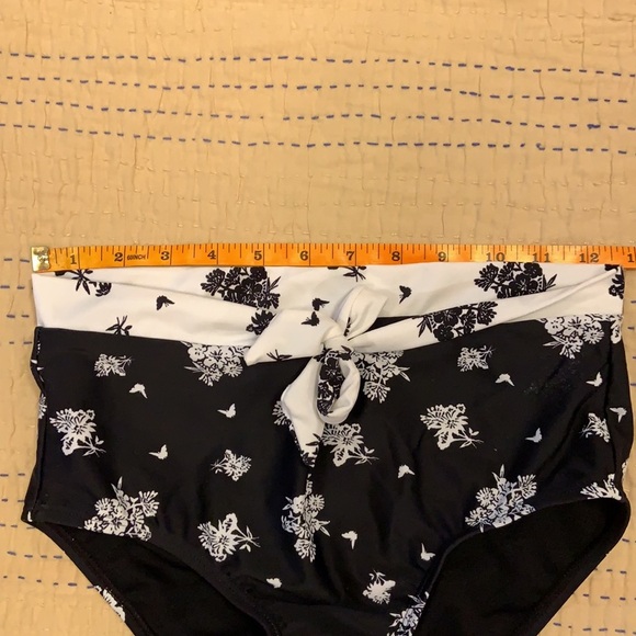 22. Black and White Bikini Bottom - Picture 4 of 9